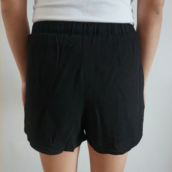 Embroidered loose shorts - Picture 2 of 2